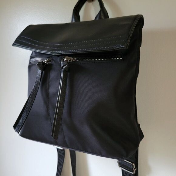 USED ONCE BOTKIER BLACK BACKPACK SMALL - Picture 4 of 15